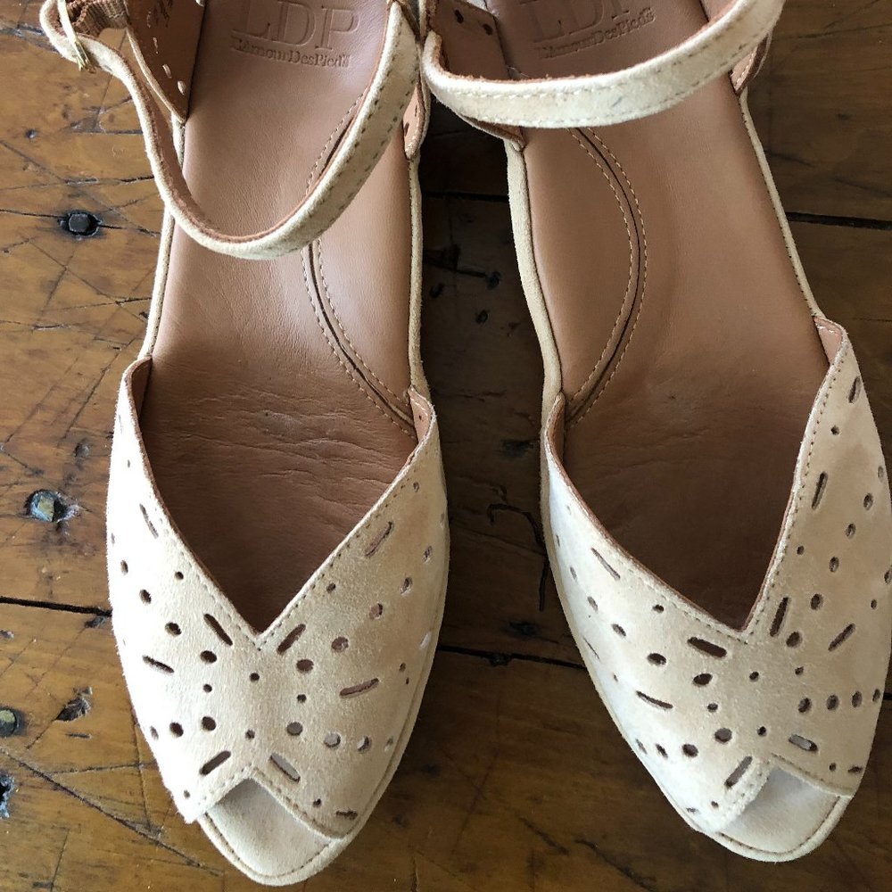 Elegant Tan Women's Sandals